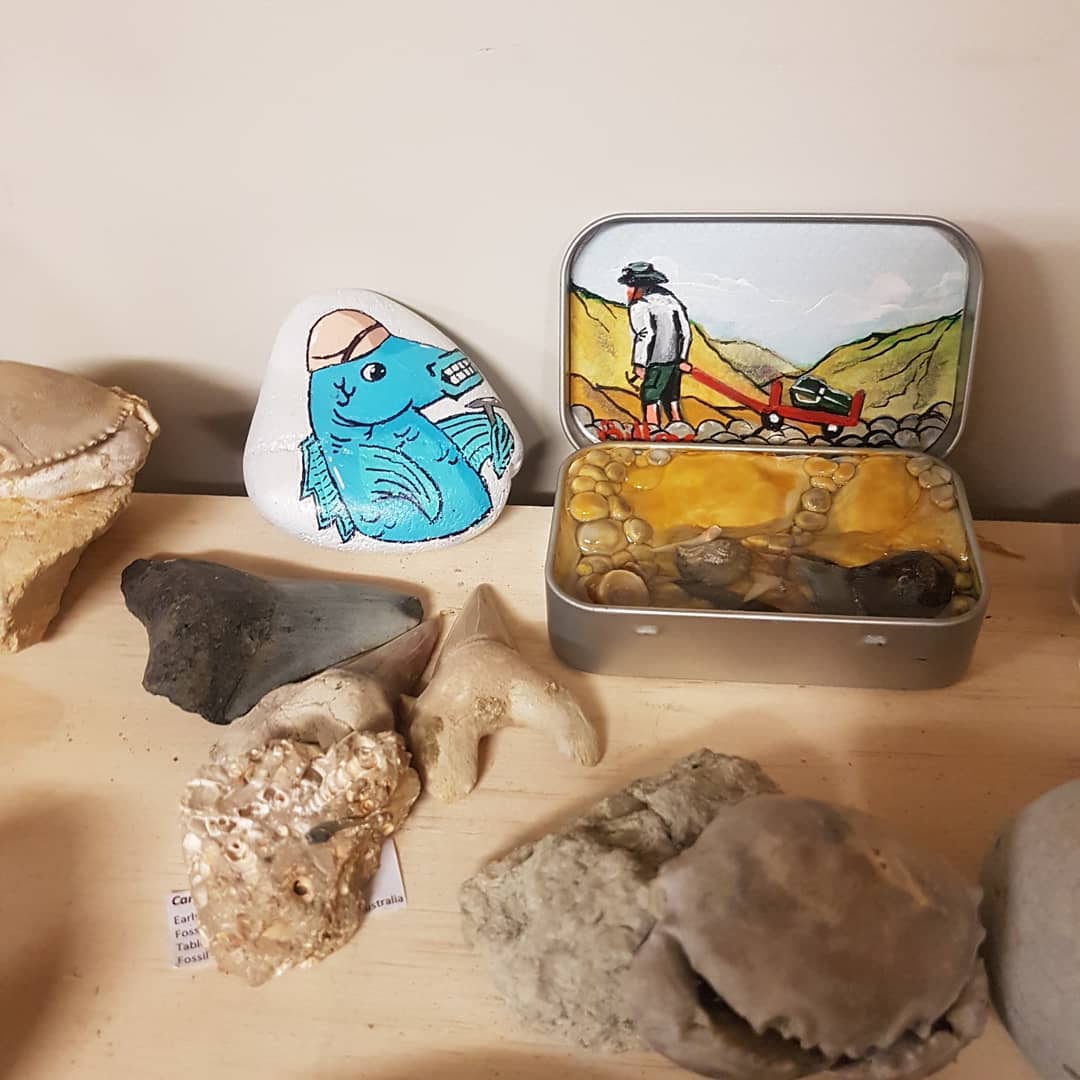 @shona23 and 7yr old Kaelyn sent me this amazing artwork! 🤩 thank you so much, they're already on display with my fossils. Love the Mamlambo taking on a life of it's own.

      