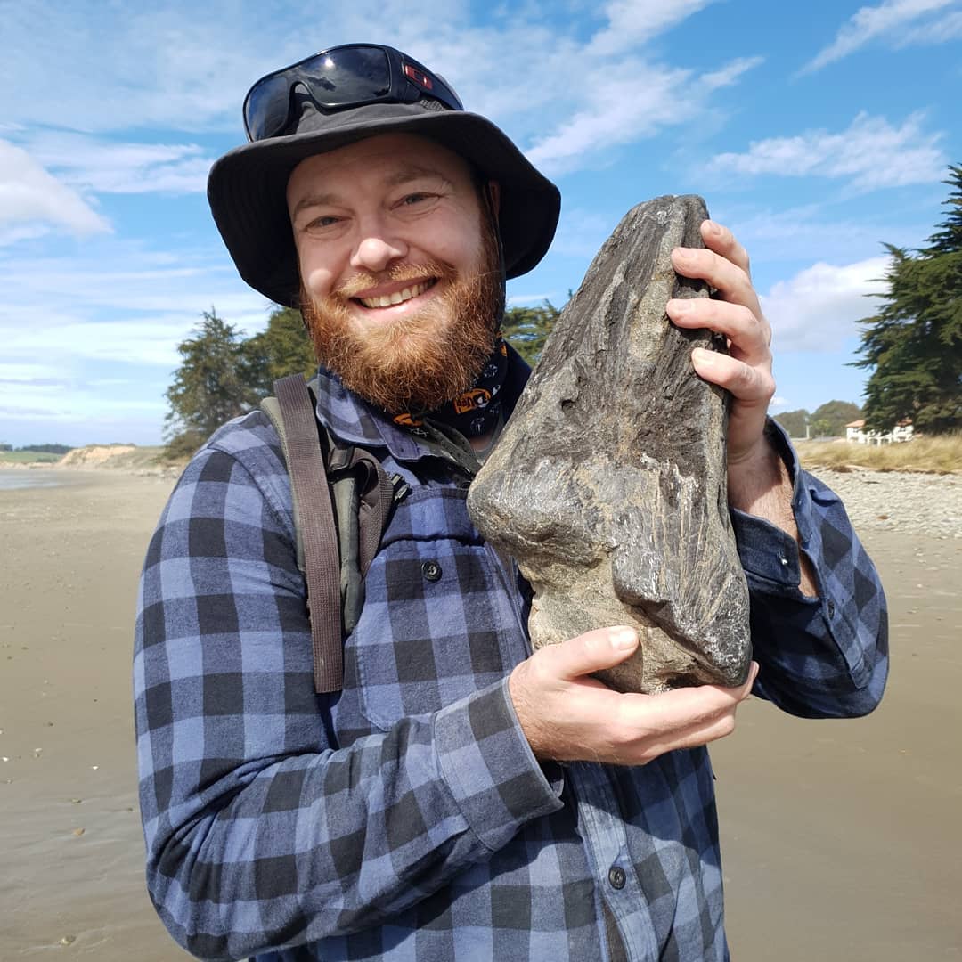 Fossil skull selfie! Here is that Eocene bill fish skull I found recently. Swipe to see what I think might be a related section of skull I found close to it.

The video of me finding it is on my YouTube channel, link in the bio.

I took it past the local museum and they reckon it's one of the biggest fossil fish from New Zealand they have ever seen!

                