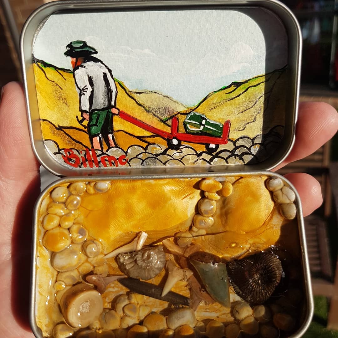 I'm absolutely blown away by this piece of art Bill M from the UK sent me 🤩 it's a scene from one of my videos where I fetch a large fossil with my little red wagon, how amazing is that???

And the bottom half have some actual fossils covered in a clear resin. I see some shark teeth, a belemnite, a shark vert and a few ammonites!!

Thanks so much Bill!

           