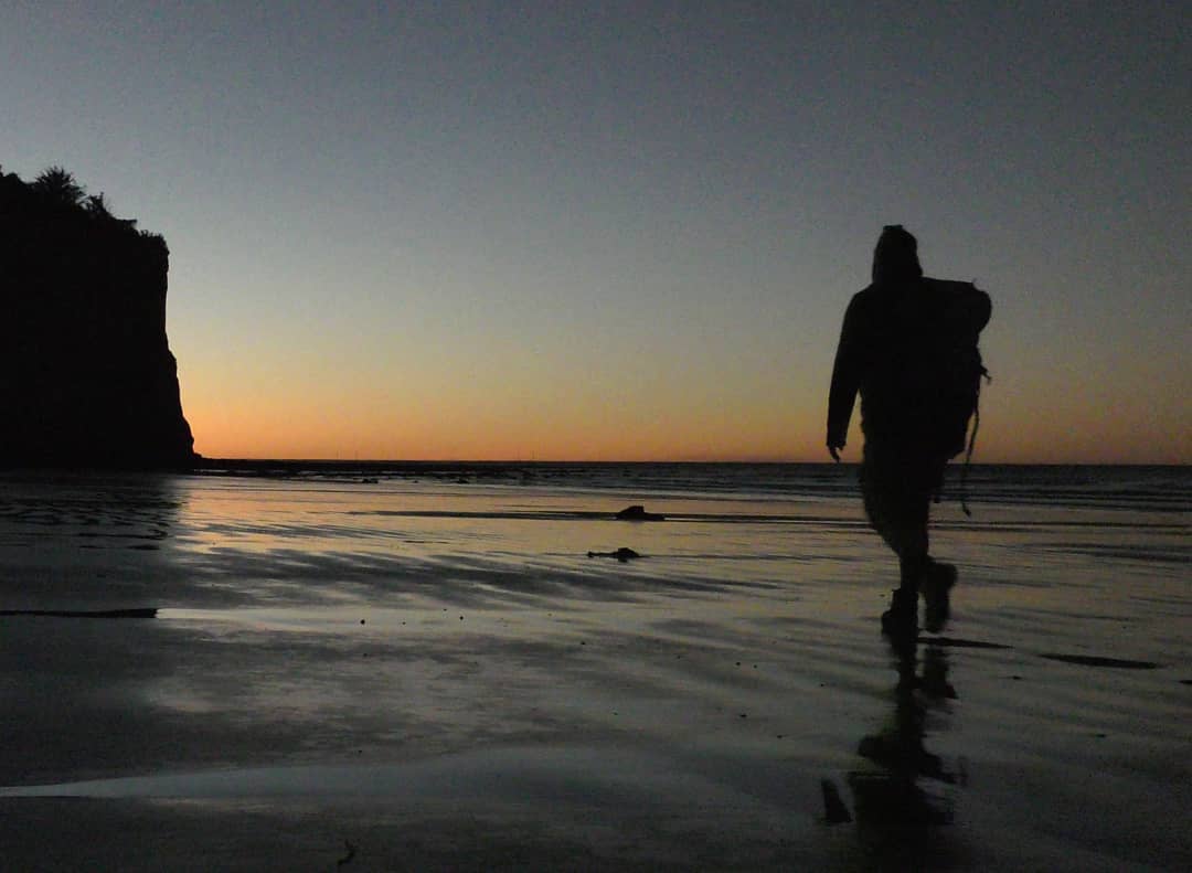 I love heading out early in the morning to go explore and find some fossils. Usually it is quiet, cold and very lonely on the remote New Zealand beaches where the fossils hide... plus the crab fossils are nocturnal so you can bag a few before the sun rises 😁 .
.
.
.
.
        #