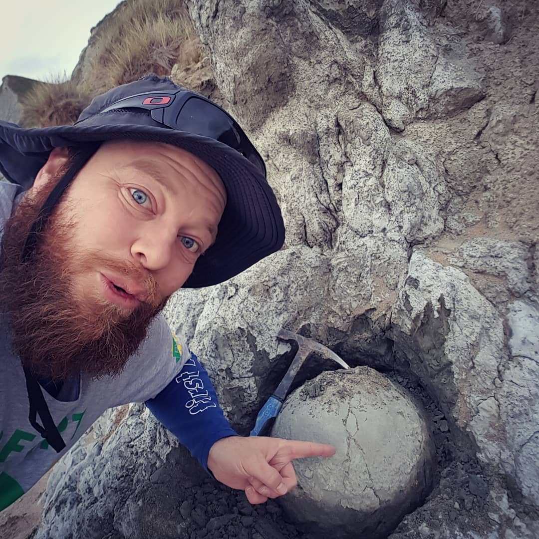 That feeling when you see a crab leg sticking out after spending 15 min digging a 'maybe' concretion! Still need to prep this beast as well 🦀

         