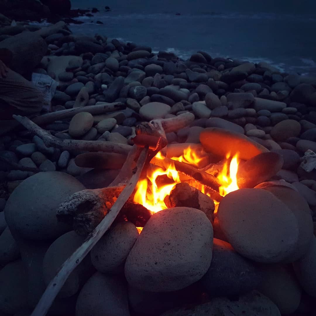 New video up! Day 1 of Craig (DrCraigWoodward on Twitter) and my overnight fossil hunt. Found so many great fossils including these shark teeth (swipe to see them) which might be from Dalatias 😁

We had some heavy smoke coverage from Australia on that day and you can really see the strange hue it gave the footage and photos.

           