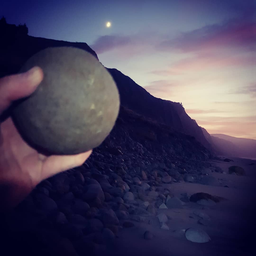 Concretions by moonlight... and a strong head torch! Had a blast this morning looking for fossils. Found a bit of everything including shells, cetacean bones and 2 beautiful intact crabs in a Miocene area. Oh and a geologist's hammer that was half buried!

                  