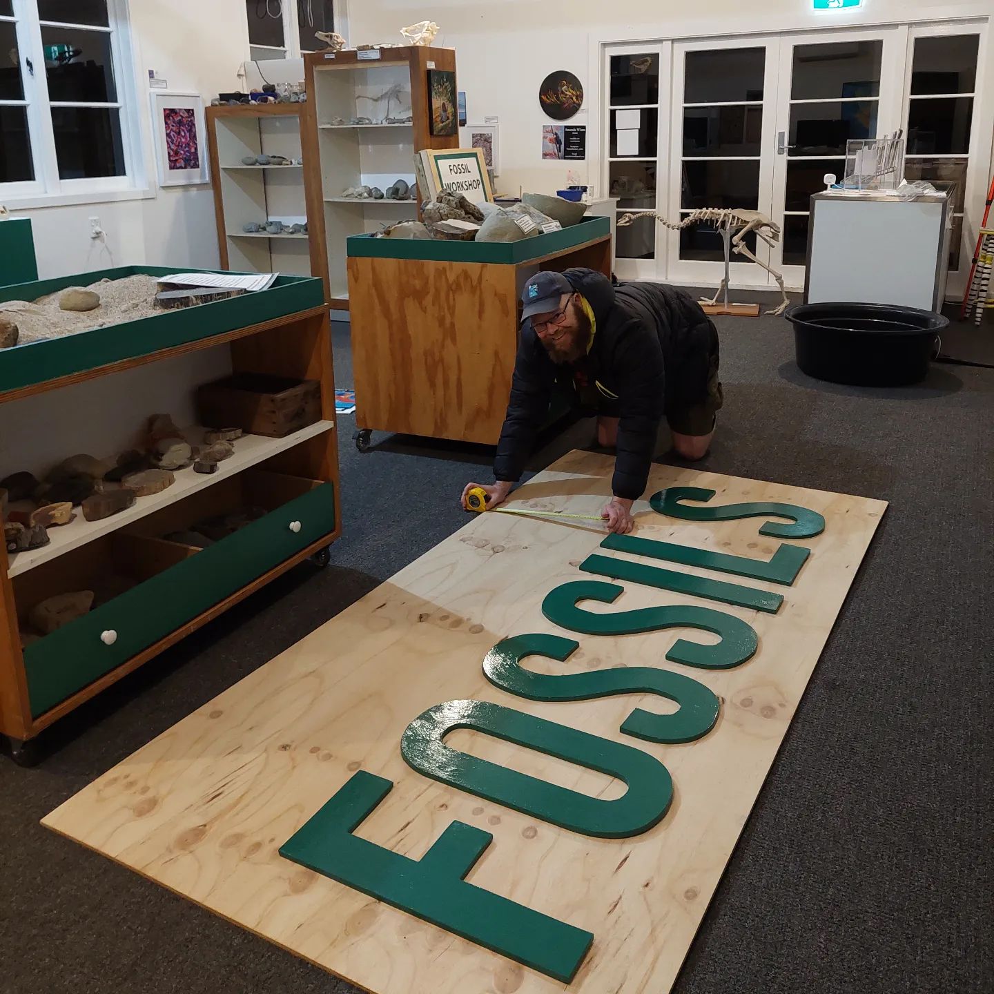 Some late night work on the new sign for the workshop. It's open Sundays 10am to 2pm at the Old School Collective in Waikuku 😀